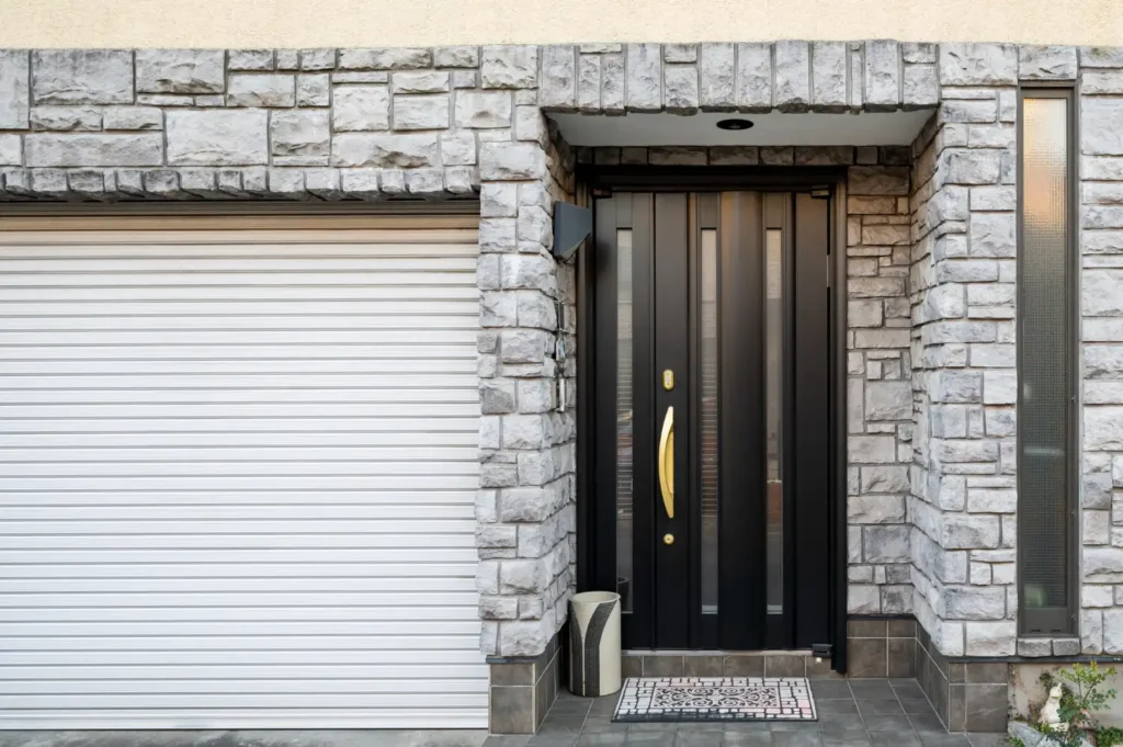 Pose de stores extérieurs et portes d'entrée